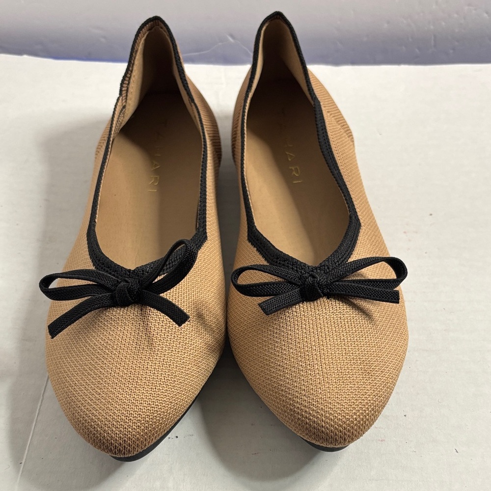 Tahari Tan Flats with Black Bow Accent NWOB Size 8.5